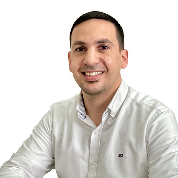 الدكتور عماد محمد زياد العقاد